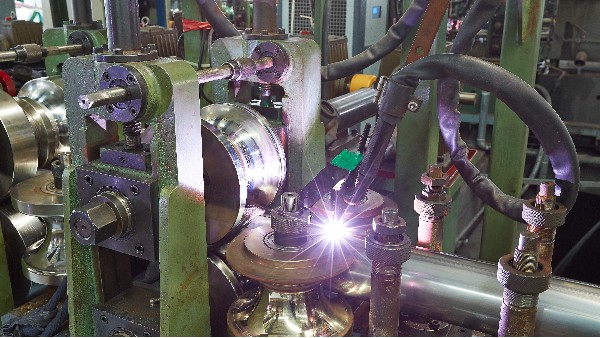 半導(dǎo)體軸徑管升級(jí)：無(wú)縫到不銹鋼焊管的轉(zhuǎn)變！