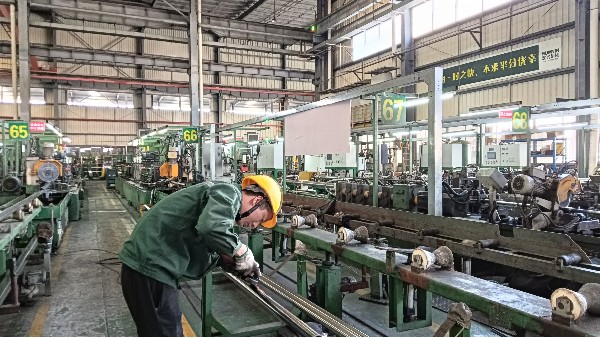太陽能發電集熱管不銹鋼材質全面解析：選型指南與應用場景